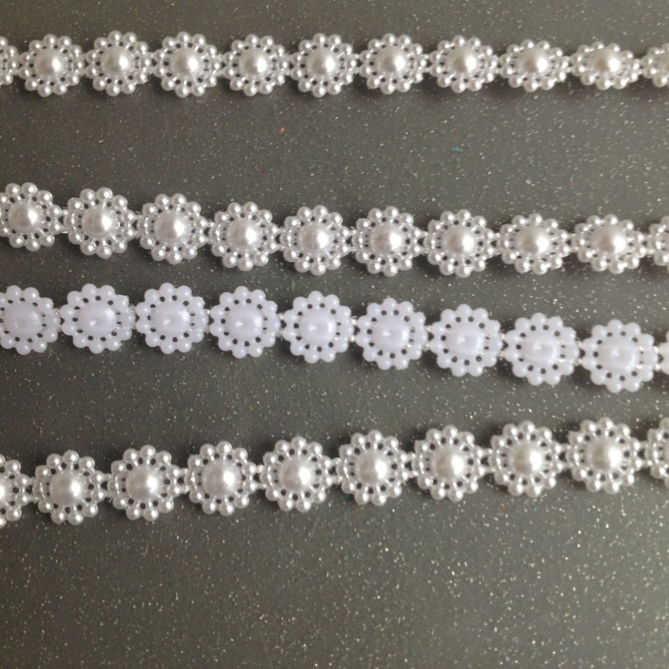 Половинки бусин на нитях (декоративная пластиковая лента из полубусин) 10 мм Цвет белый №5219.1