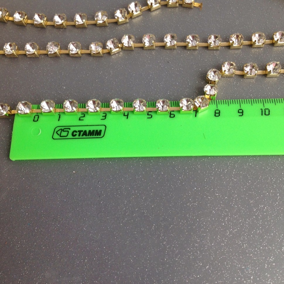 Стразовая цепочка с просветами ss20 (5 мм) Светлое золото №2210.ss20